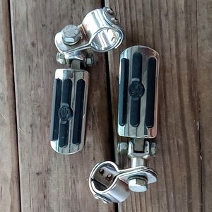 Harley davidson Highway pegs for crash bars